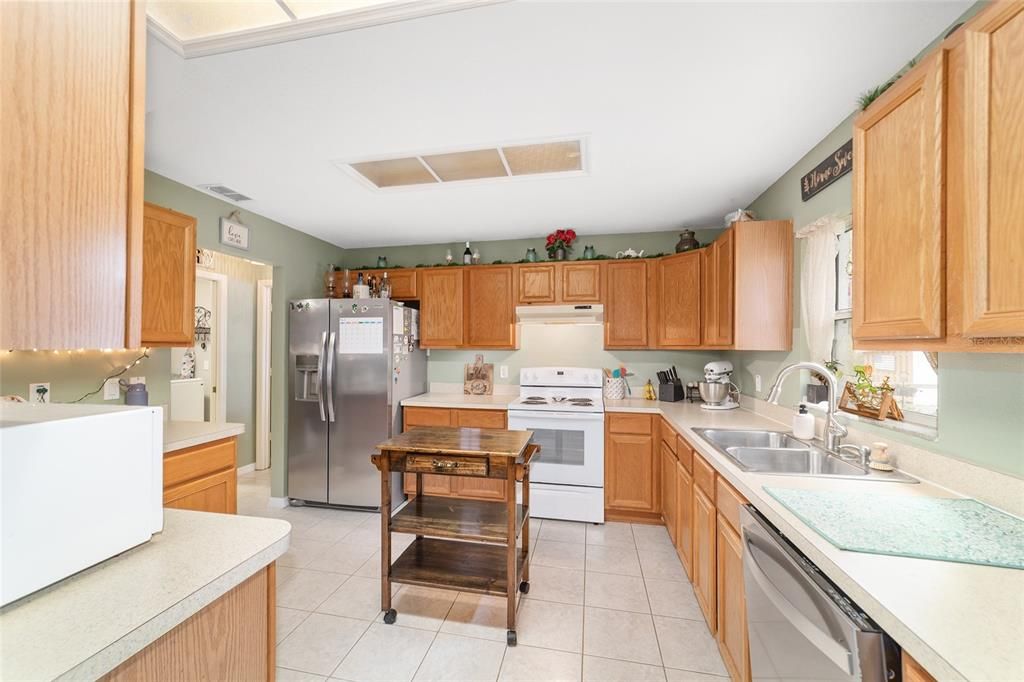 合同活跃: $349,900 (3 贝兹, 2 浴室, 1690 平方英尺)