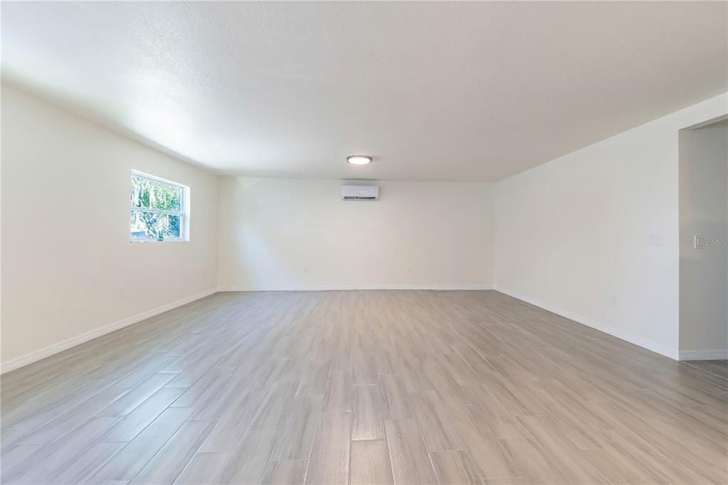 待售: $385,000 (6 贝兹, 3 浴室, 2536 平方英尺)