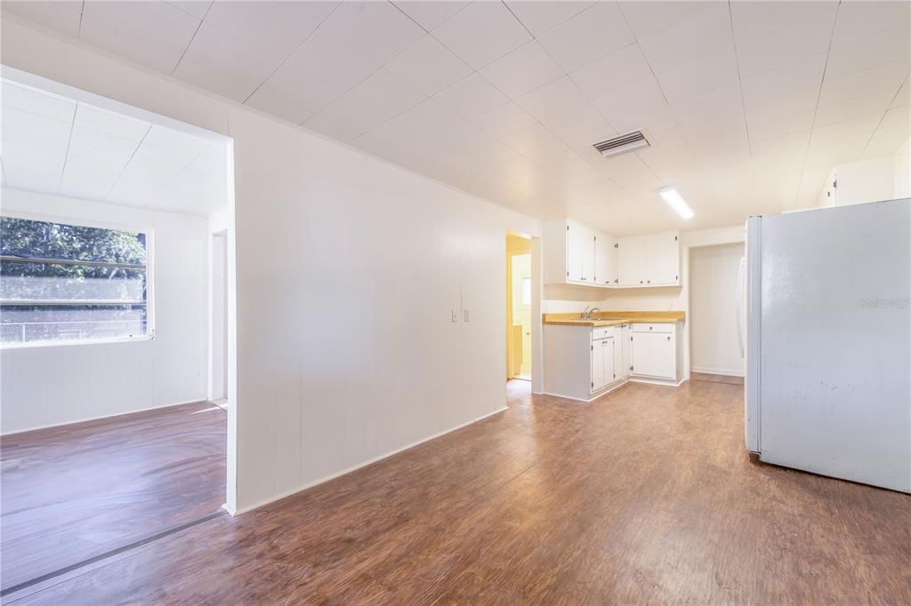 待售: $385,000 (6 贝兹, 3 浴室, 2536 平方英尺)