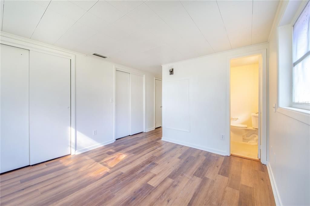 待售: $385,000 (6 贝兹, 3 浴室, 2536 平方英尺)