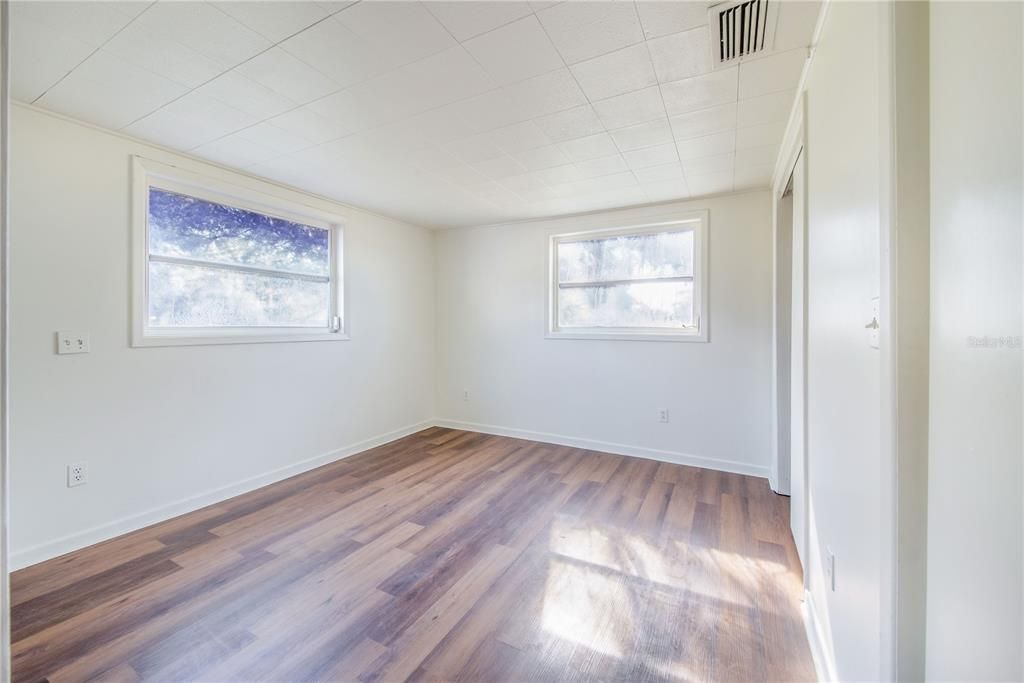 待售: $385,000 (6 贝兹, 3 浴室, 2536 平方英尺)