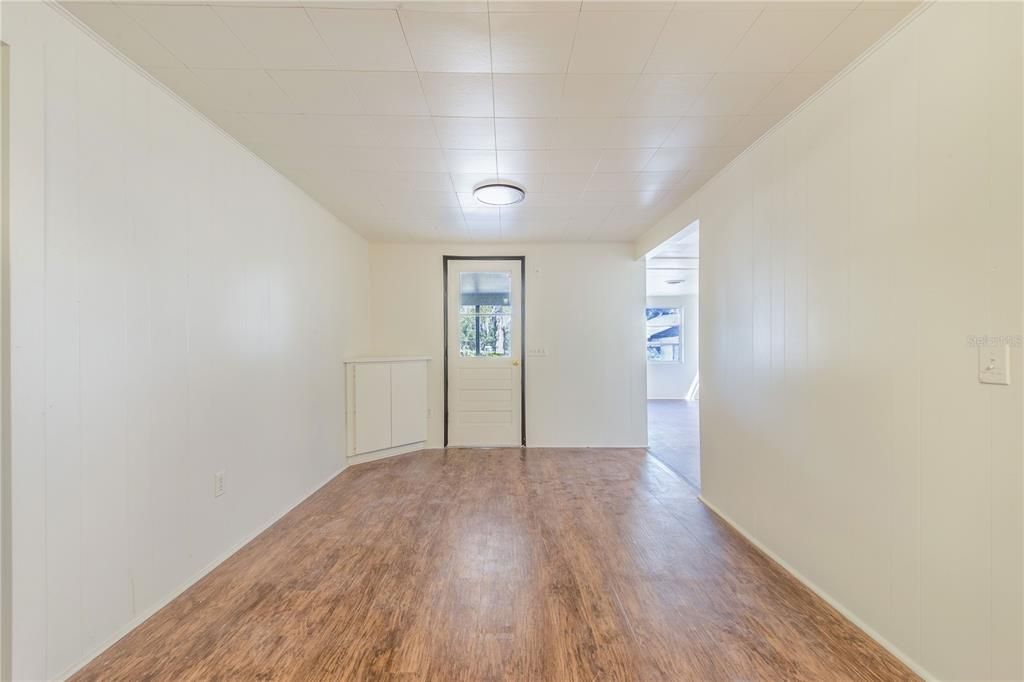 待售: $385,000 (6 贝兹, 3 浴室, 2536 平方英尺)