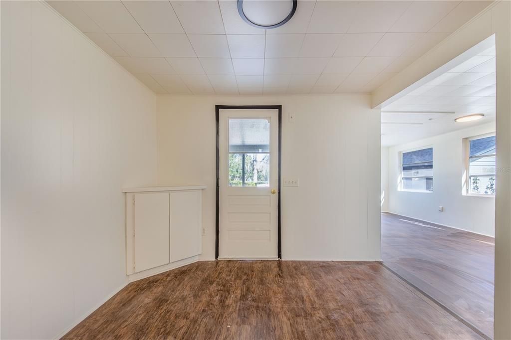 待售: $385,000 (6 贝兹, 3 浴室, 2536 平方英尺)