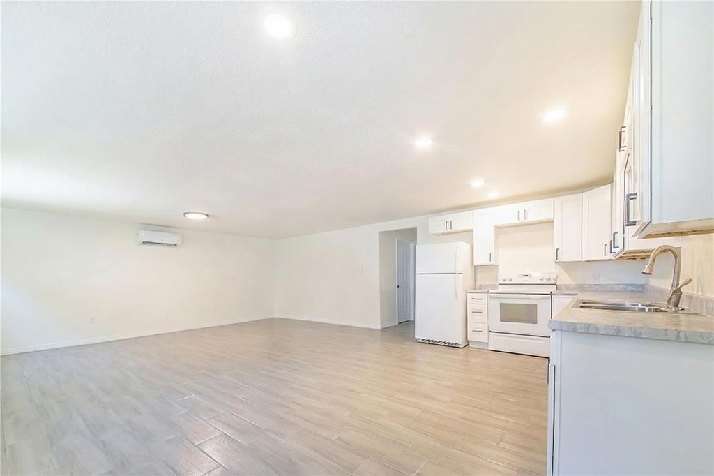 待售: $385,000 (6 贝兹, 3 浴室, 2536 平方英尺)