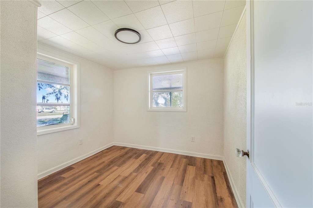 待售: $385,000 (6 贝兹, 3 浴室, 2536 平方英尺)