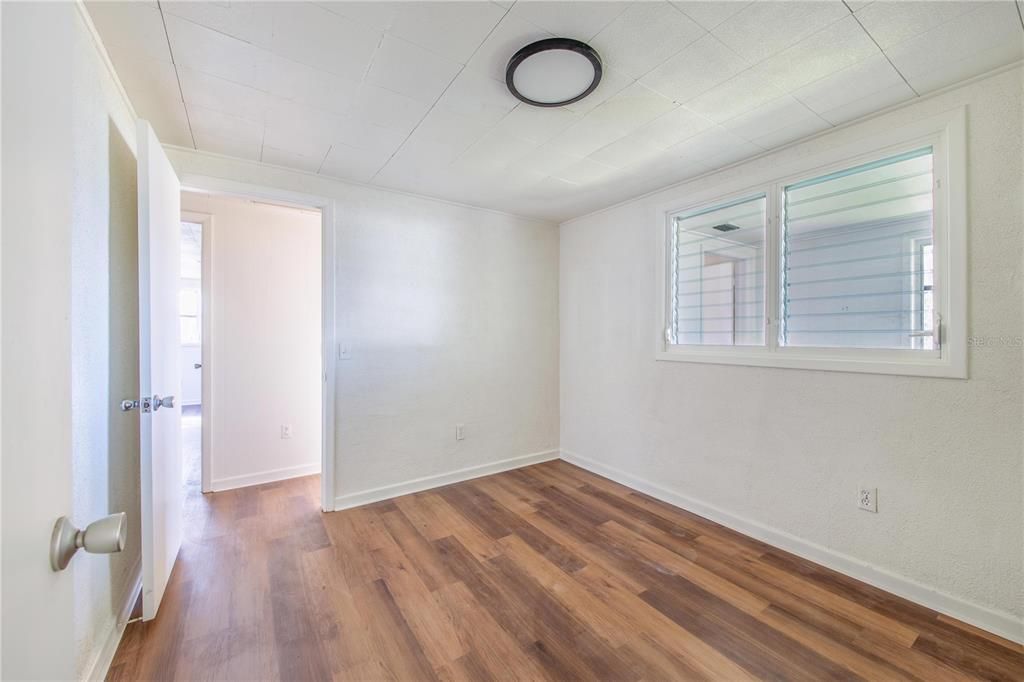 待售: $385,000 (6 贝兹, 3 浴室, 2536 平方英尺)