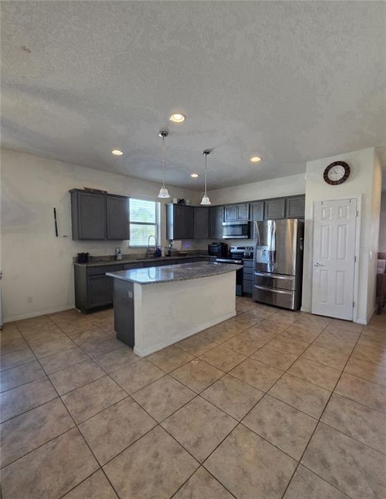 В аренду: $1,990 (3 спален, 2 ванн, 1990 Квадратных фут)