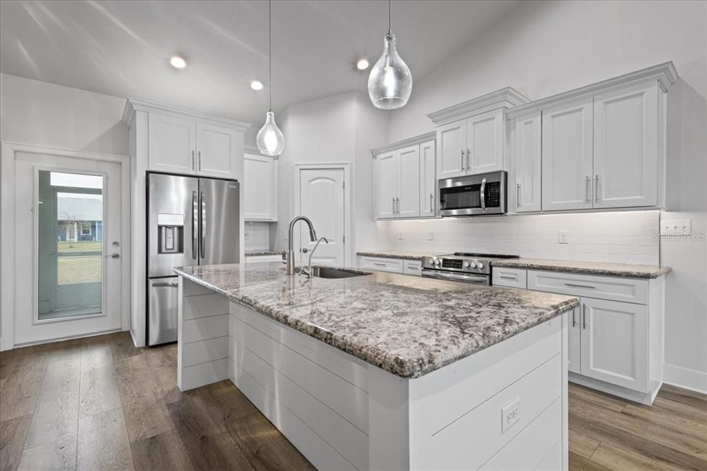 На продажу: $393,000 (4 спален, 2 ванн, 2009 Квадратных фут)