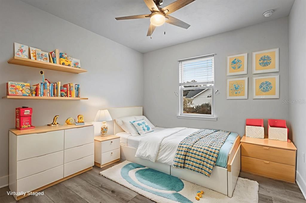 На продажу: $393,000 (4 спален, 2 ванн, 2009 Квадратных фут)