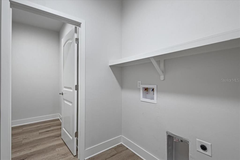 На продажу: $393,000 (4 спален, 2 ванн, 2009 Квадратных фут)