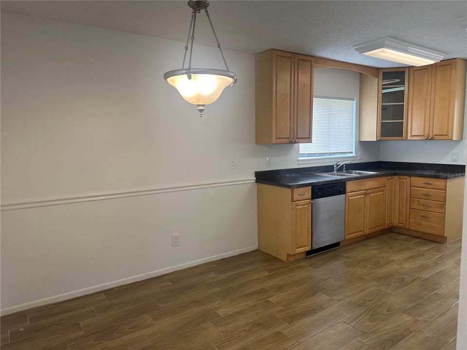 For Sale: $170,000 (2 beds, 2 baths, 1296 Square Feet)