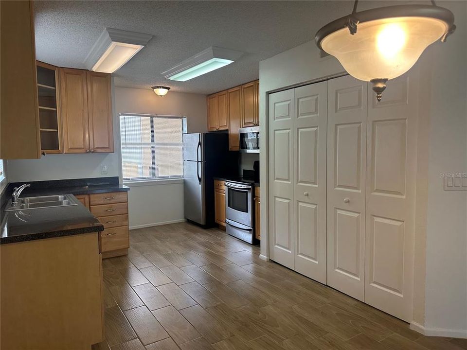 For Sale: $170,000 (2 beds, 2 baths, 1296 Square Feet)