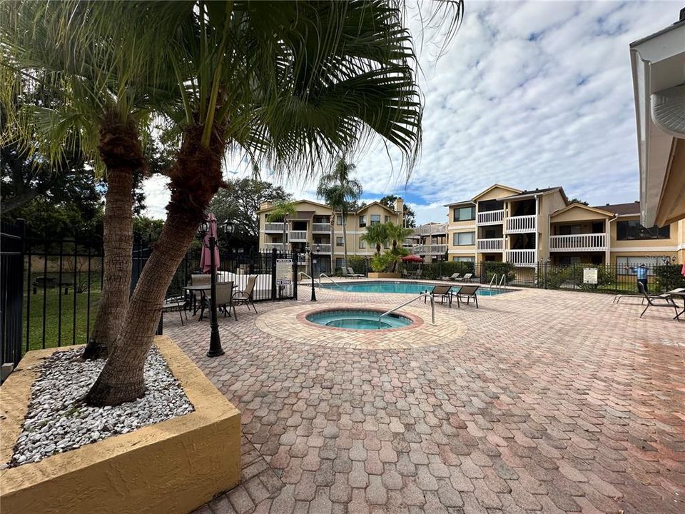 For Sale: $170,000 (2 beds, 2 baths, 1296 Square Feet)