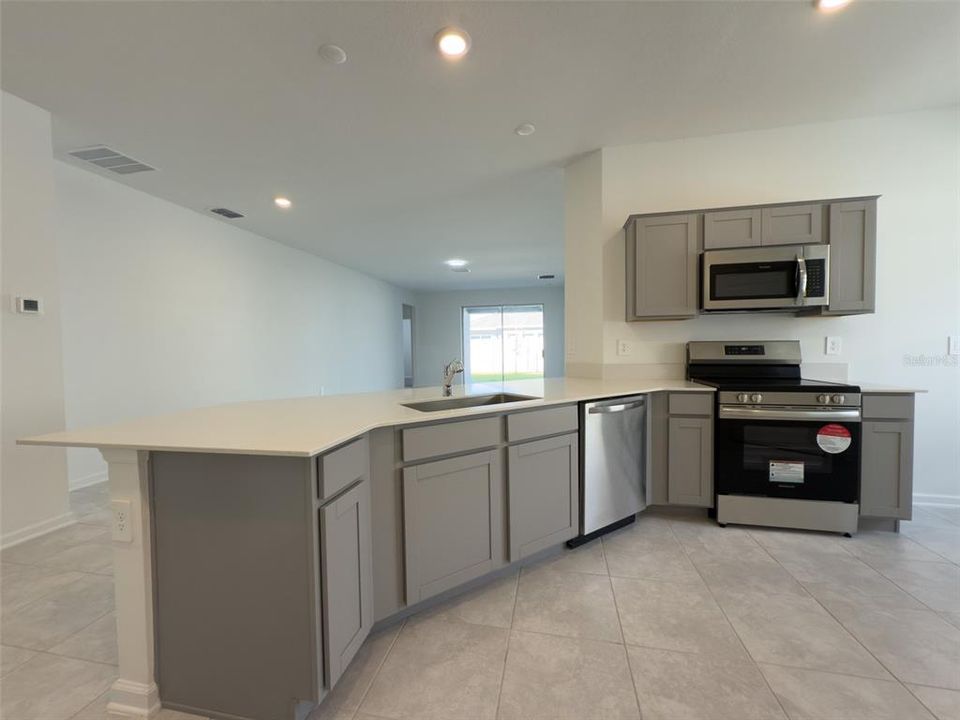 出租: $1,700 (3 贝兹, 2 浴室, 2093 平方英尺)