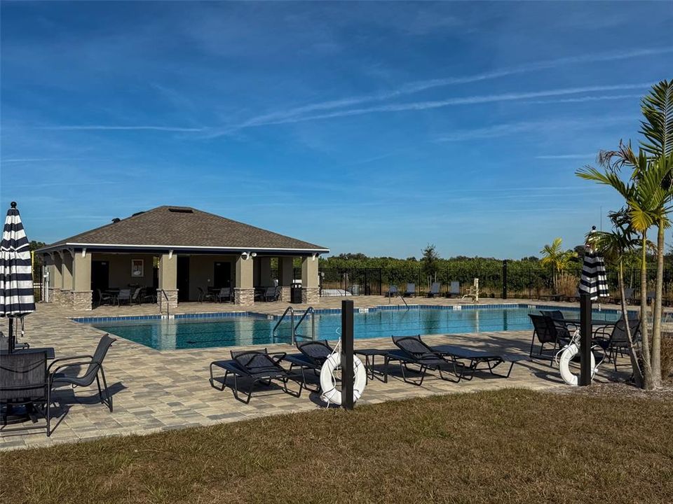 出租: $1,700 (3 贝兹, 2 浴室, 2093 平方英尺)