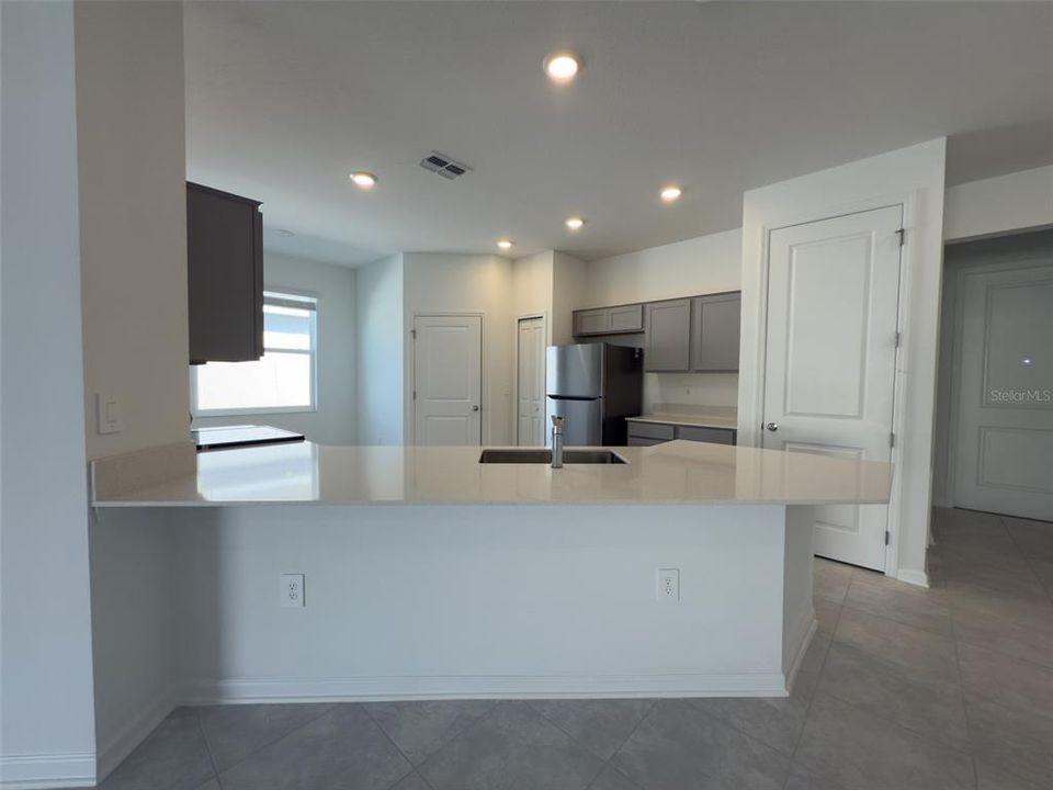 出租: $1,700 (3 贝兹, 2 浴室, 2093 平方英尺)