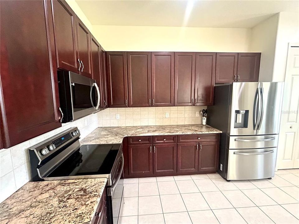 For Rent: $2,900 (4 beds, 3 baths, 2762 Square Feet)