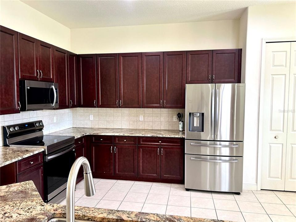 For Rent: $2,900 (4 beds, 3 baths, 2762 Square Feet)