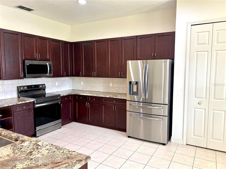 For Rent: $2,900 (4 beds, 3 baths, 2762 Square Feet)