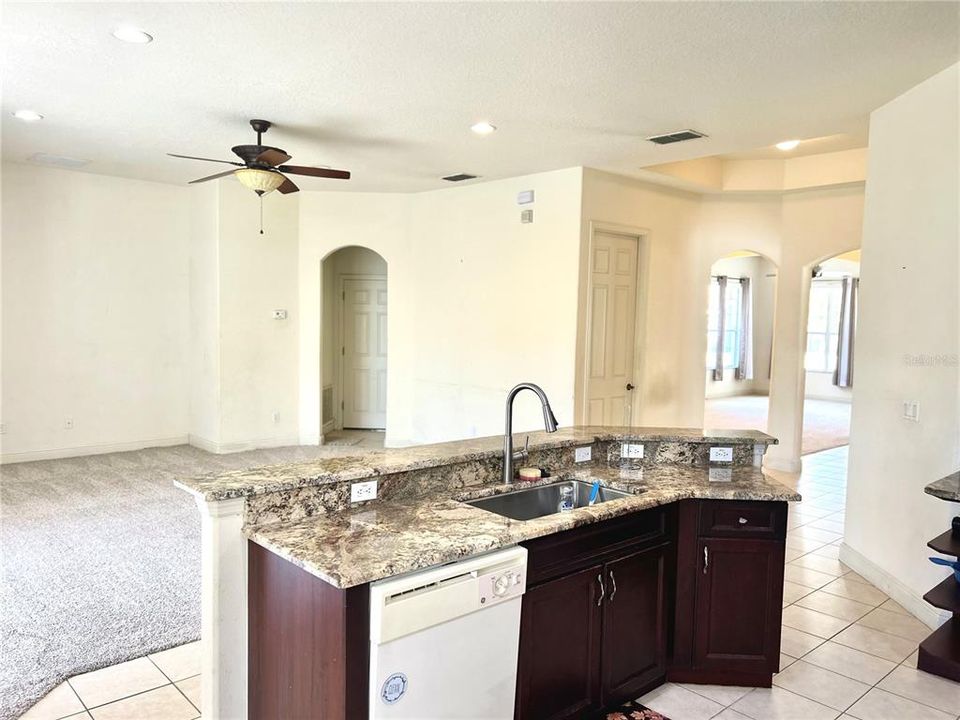 For Rent: $2,900 (4 beds, 3 baths, 2762 Square Feet)