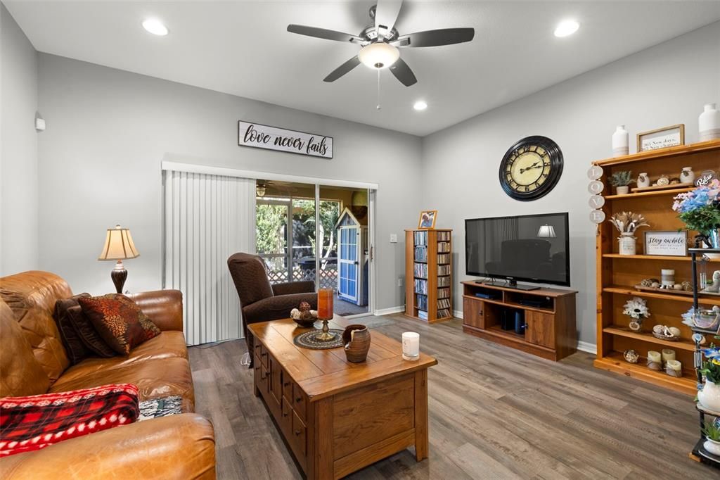 For Sale: $399,900 (2 beds, 2 baths, 1332 Square Feet)