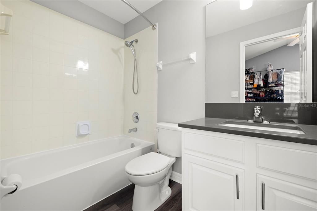 For Sale: $399,900 (2 beds, 2 baths, 1332 Square Feet)