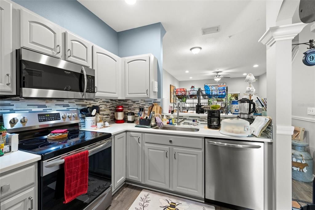 For Sale: $399,900 (2 beds, 2 baths, 1332 Square Feet)