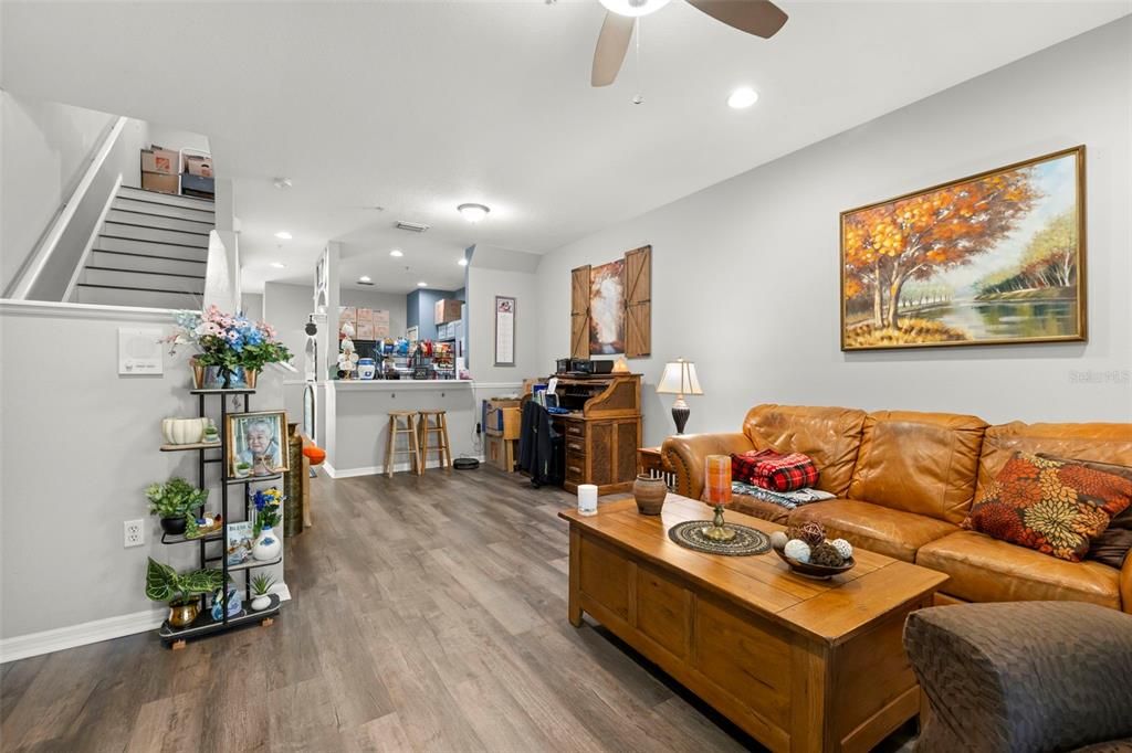 For Sale: $399,900 (2 beds, 2 baths, 1332 Square Feet)