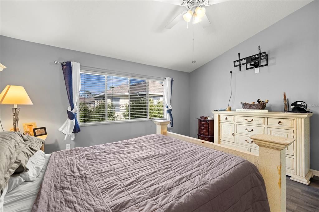 For Sale: $399,900 (2 beds, 2 baths, 1332 Square Feet)