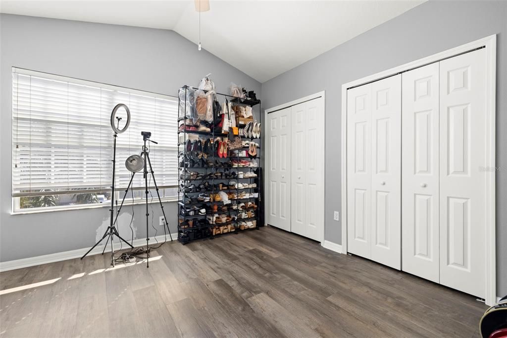 For Sale: $399,900 (2 beds, 2 baths, 1332 Square Feet)