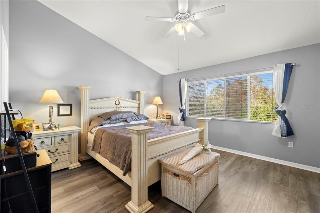 For Sale: $399,900 (2 beds, 2 baths, 1332 Square Feet)