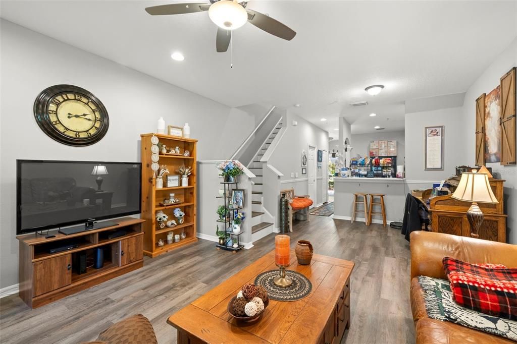 For Sale: $399,900 (2 beds, 2 baths, 1332 Square Feet)