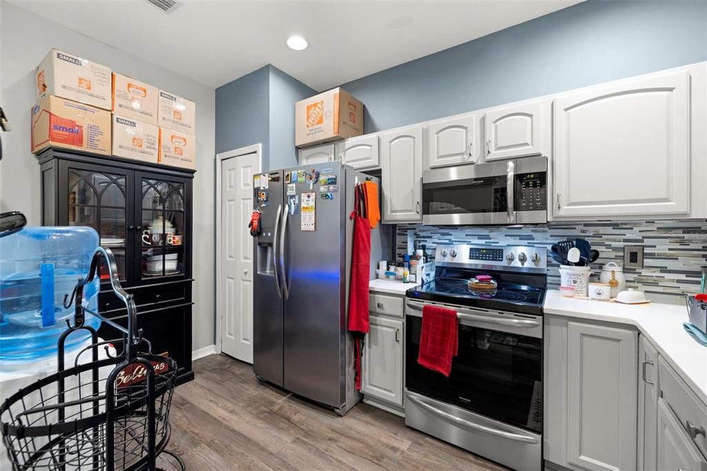 For Sale: $399,900 (2 beds, 2 baths, 1332 Square Feet)