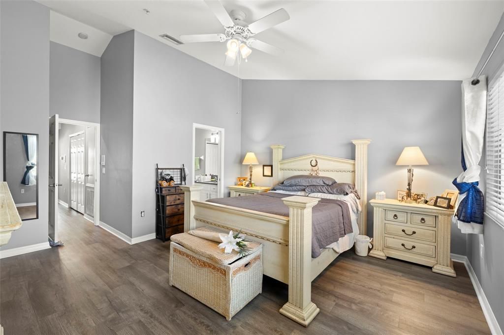 For Sale: $399,900 (2 beds, 2 baths, 1332 Square Feet)