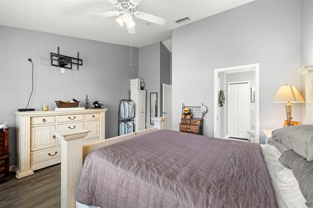 For Sale: $399,900 (2 beds, 2 baths, 1332 Square Feet)