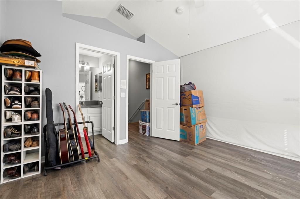 For Sale: $399,900 (2 beds, 2 baths, 1332 Square Feet)