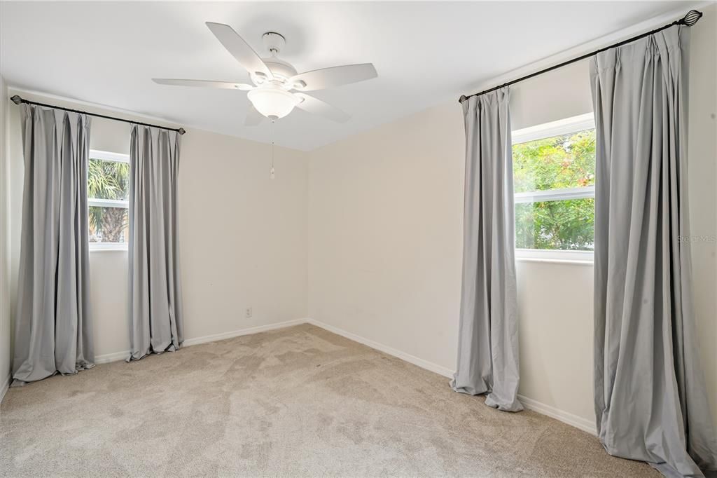 В аренду: $2,300 (3 спален, 1 ванн, 1148 Квадратных фут)