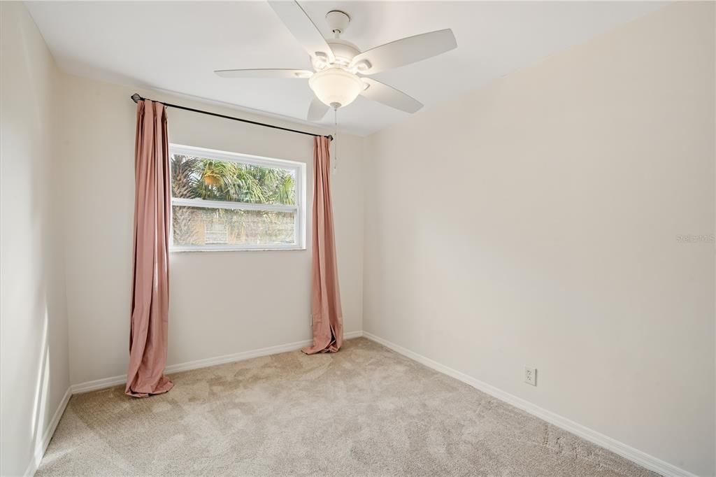 В аренду: $2,300 (3 спален, 1 ванн, 1148 Квадратных фут)