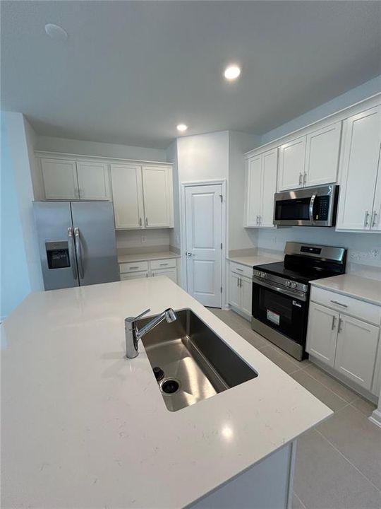 En Renta: $3,200 (4 camas, 3 baños, 2030 Pies cuadrados)