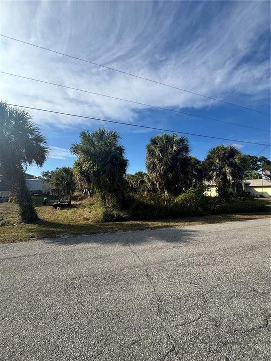 En Venta: $90,000 (0.23 acres)