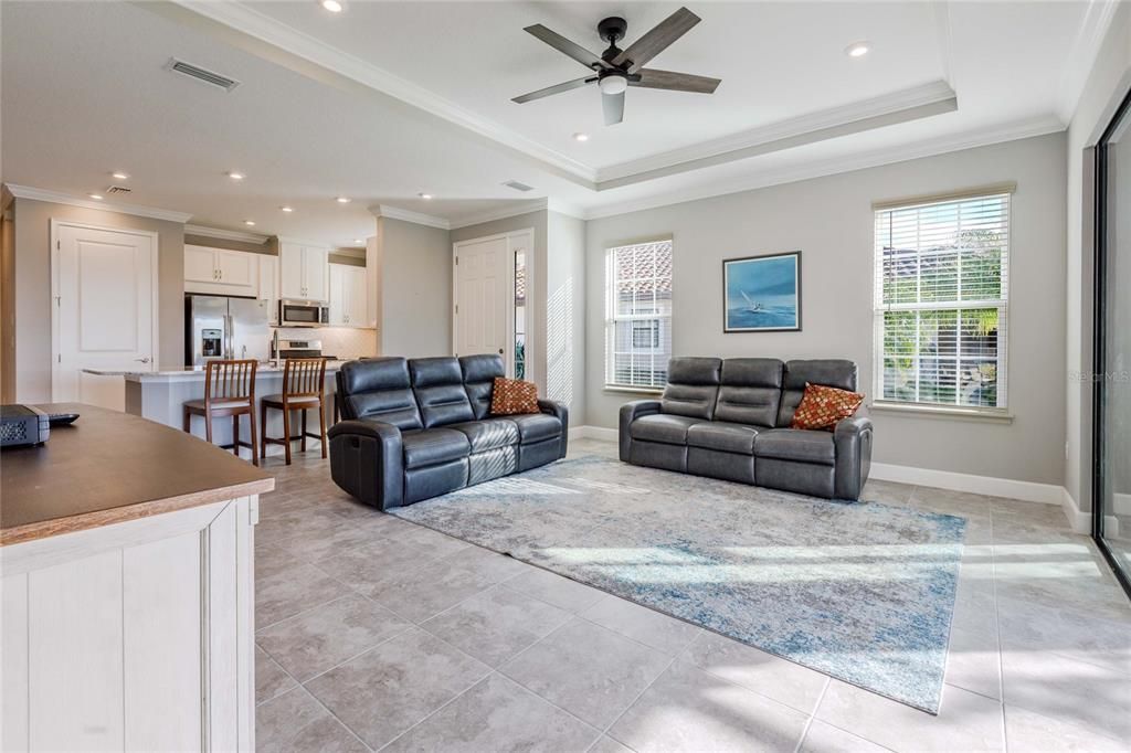 На продажу: $398,000 (2 спален, 2 ванн, 1582 Квадратных фут)