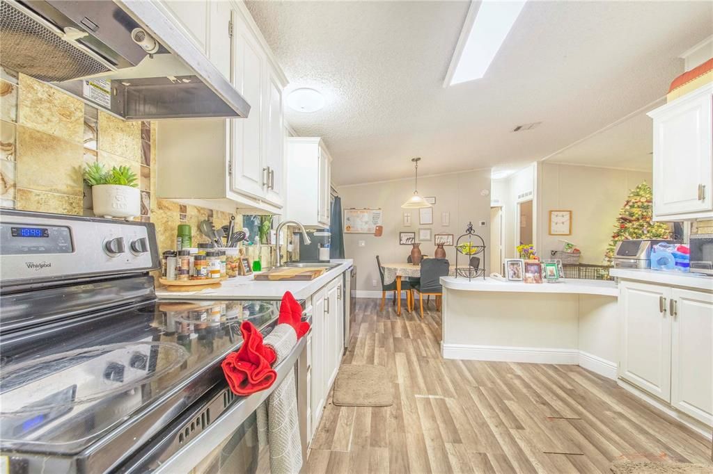 For Sale: $169,000 (3 beds, 2 baths, 1188 Square Feet)