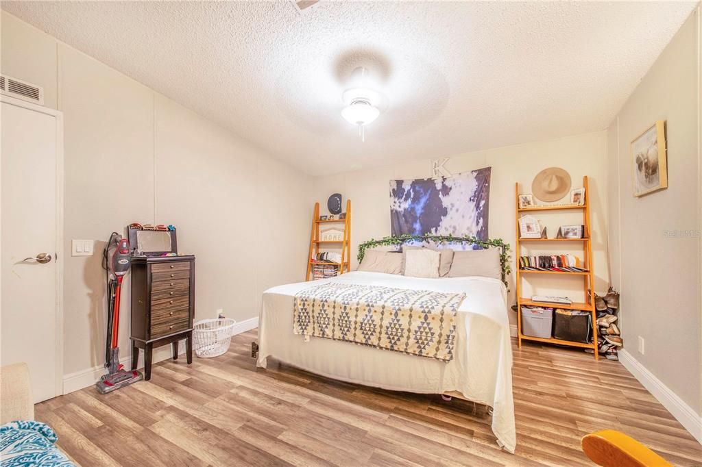 For Sale: $169,000 (3 beds, 2 baths, 1188 Square Feet)