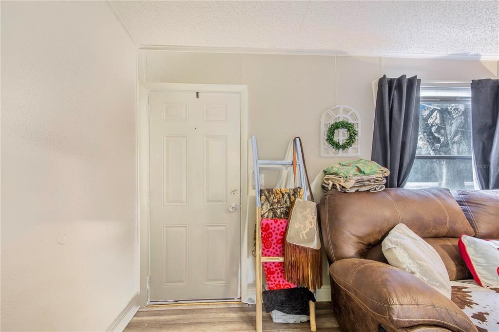 For Sale: $169,000 (3 beds, 2 baths, 1188 Square Feet)