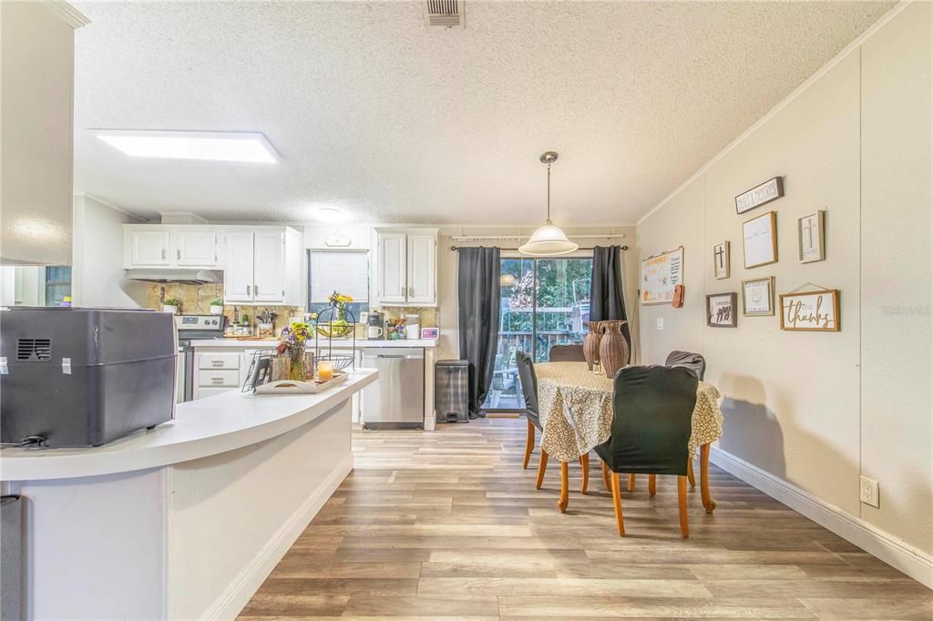 For Sale: $169,000 (3 beds, 2 baths, 1188 Square Feet)