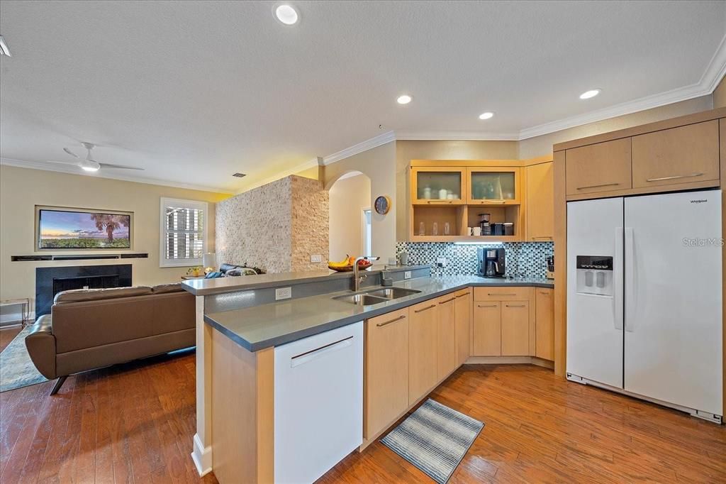 出租: $3,400 (3 贝兹, 2 浴室, 2015 平方英尺)