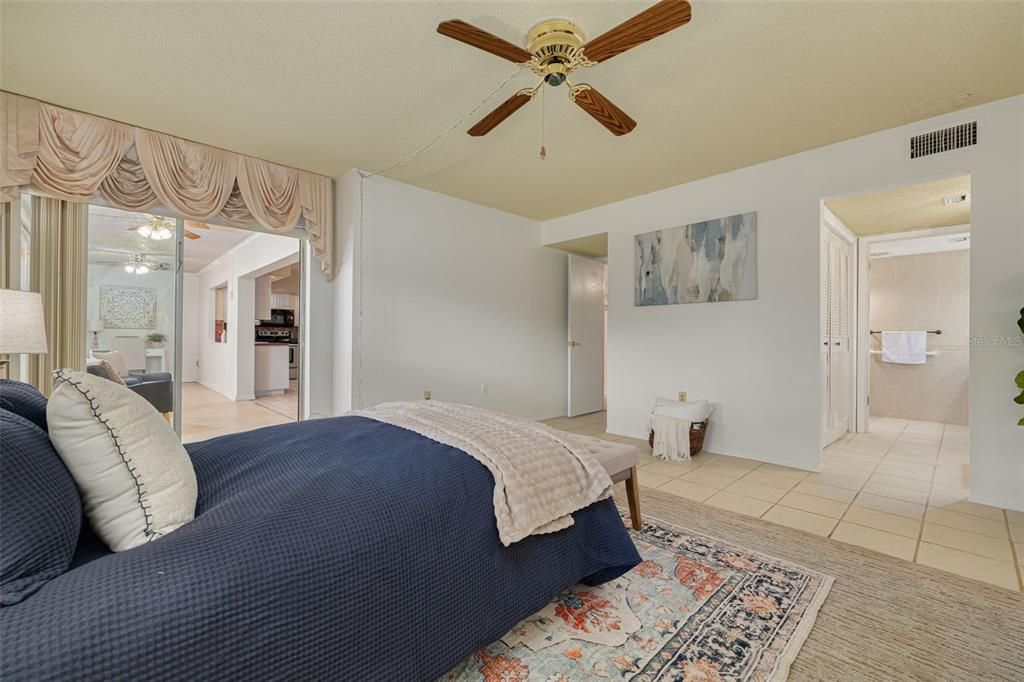 En Venta: $225,000 (2 camas, 2 baños, 1670 Pies cuadrados)