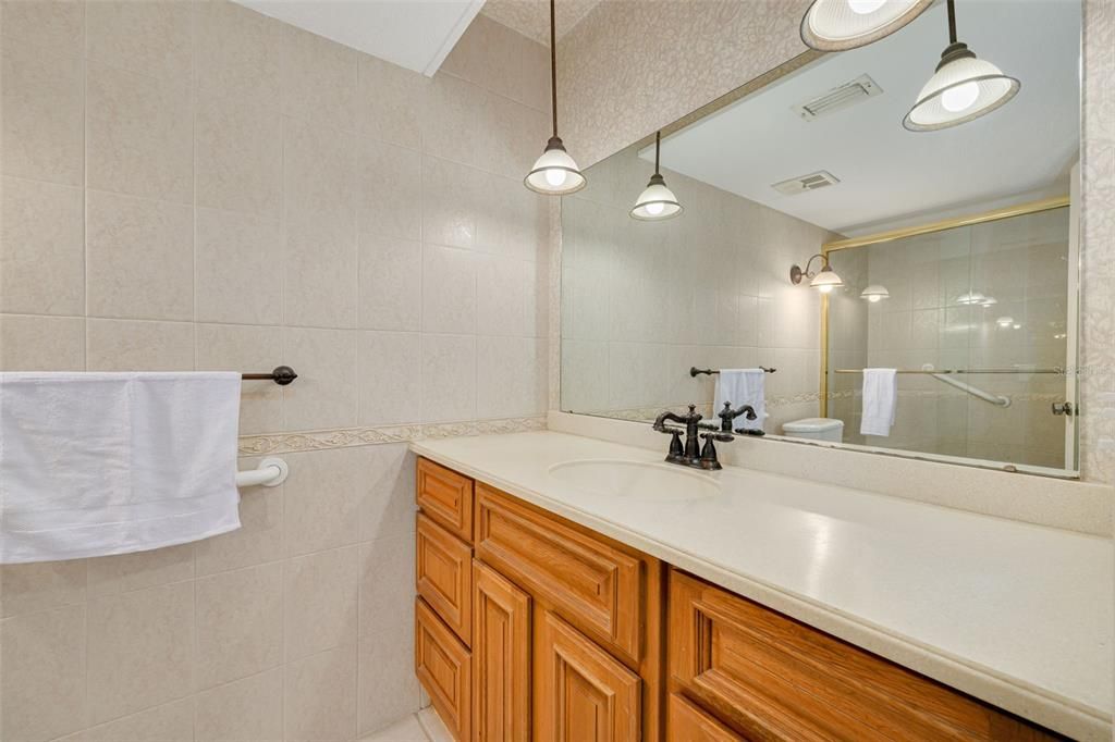 En Venta: $225,000 (2 camas, 2 baños, 1670 Pies cuadrados)