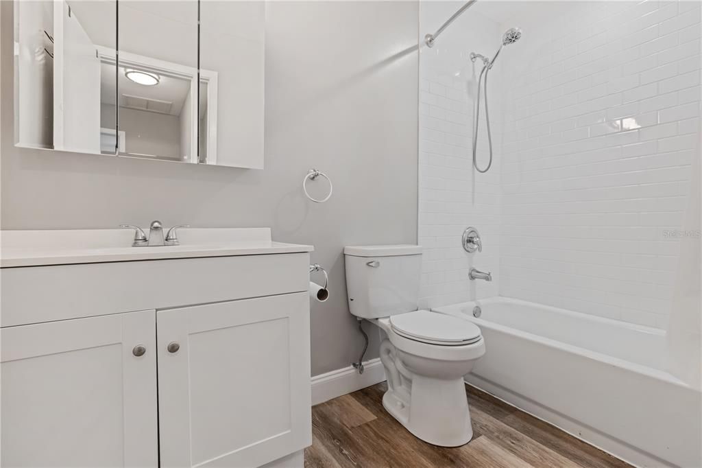 待售: $99,900 (1 贝兹, 1 浴室, 710 平方英尺)