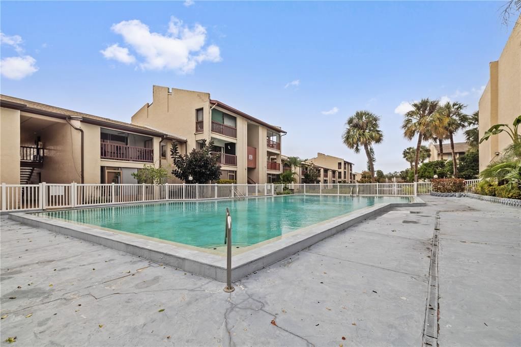 待售: $99,900 (1 贝兹, 1 浴室, 710 平方英尺)